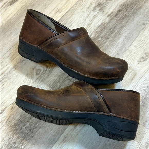 Dansko XP 2.0 Waterproof Clogs Brown Leather Loafers Slip-On Comfort Shoes / 42 - Picture 1 of 11